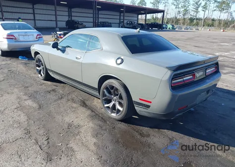 2017 Dodge Challenger Sxt z USA, uszkodzony, nr VIN 2C3CDZAG4HH641021